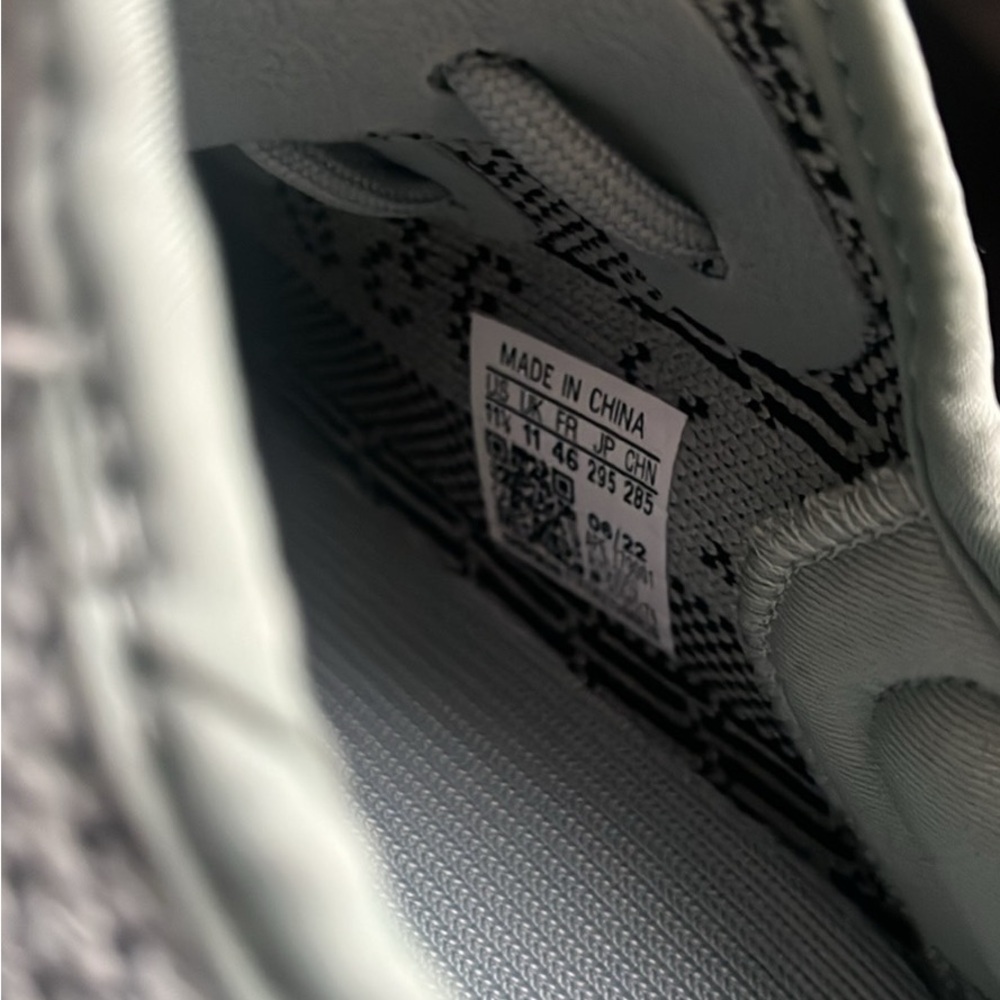 Yeezy 350 v2